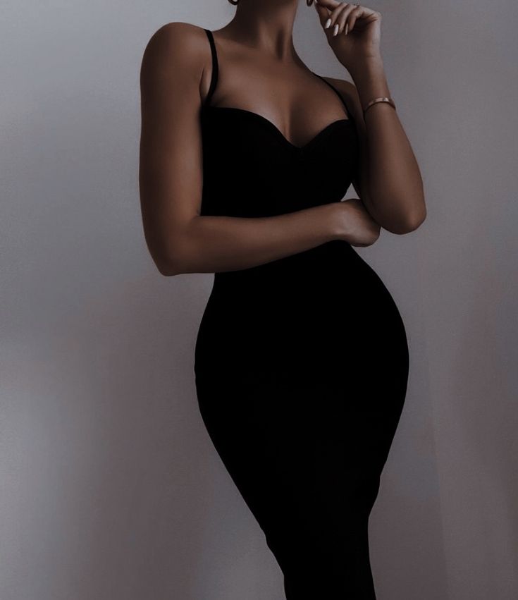 How To Instantly Dress Better for an Hourglass-Shaped Body