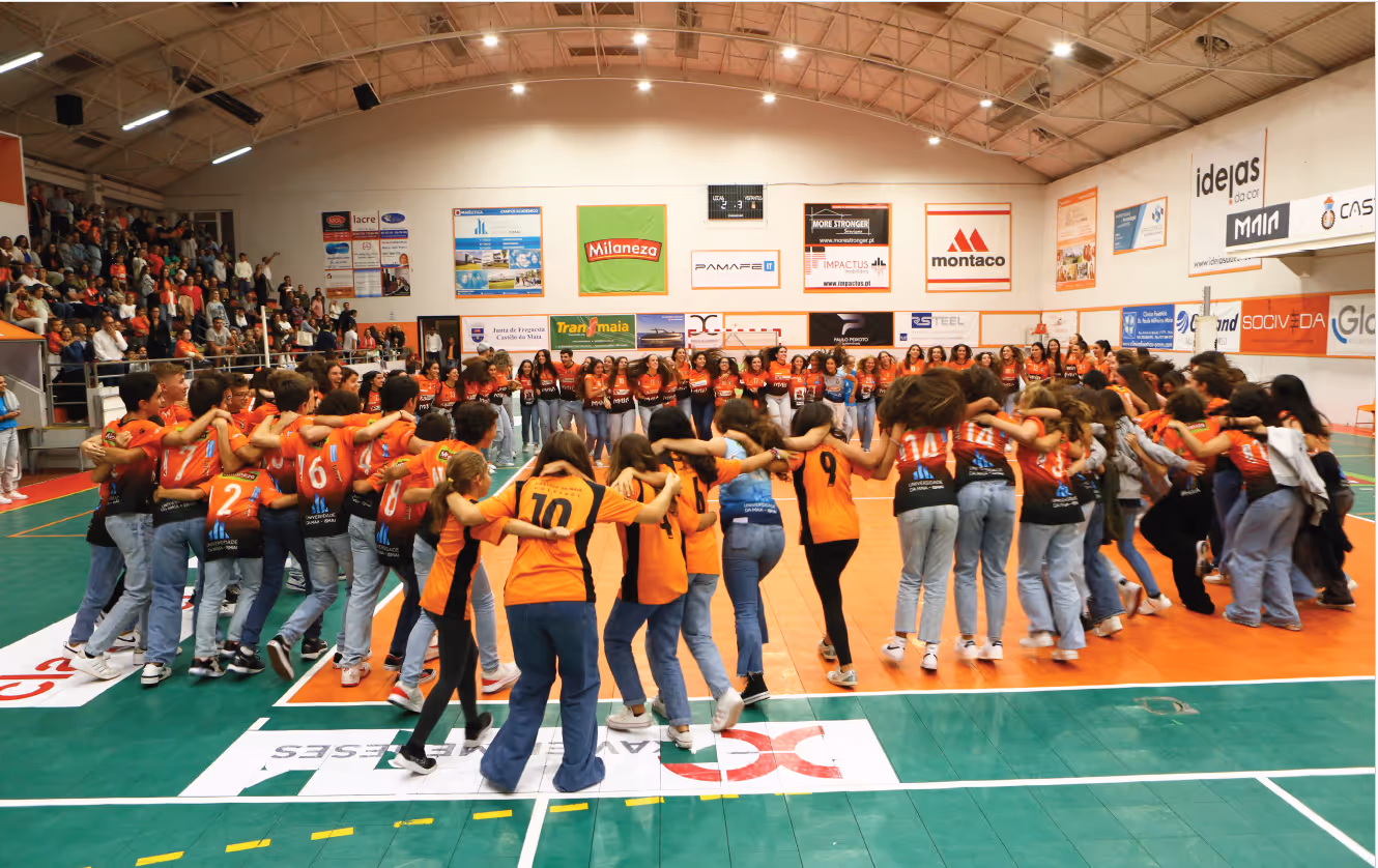  Equipa juvenil em evento desportivo patrocinado pela Transmaia