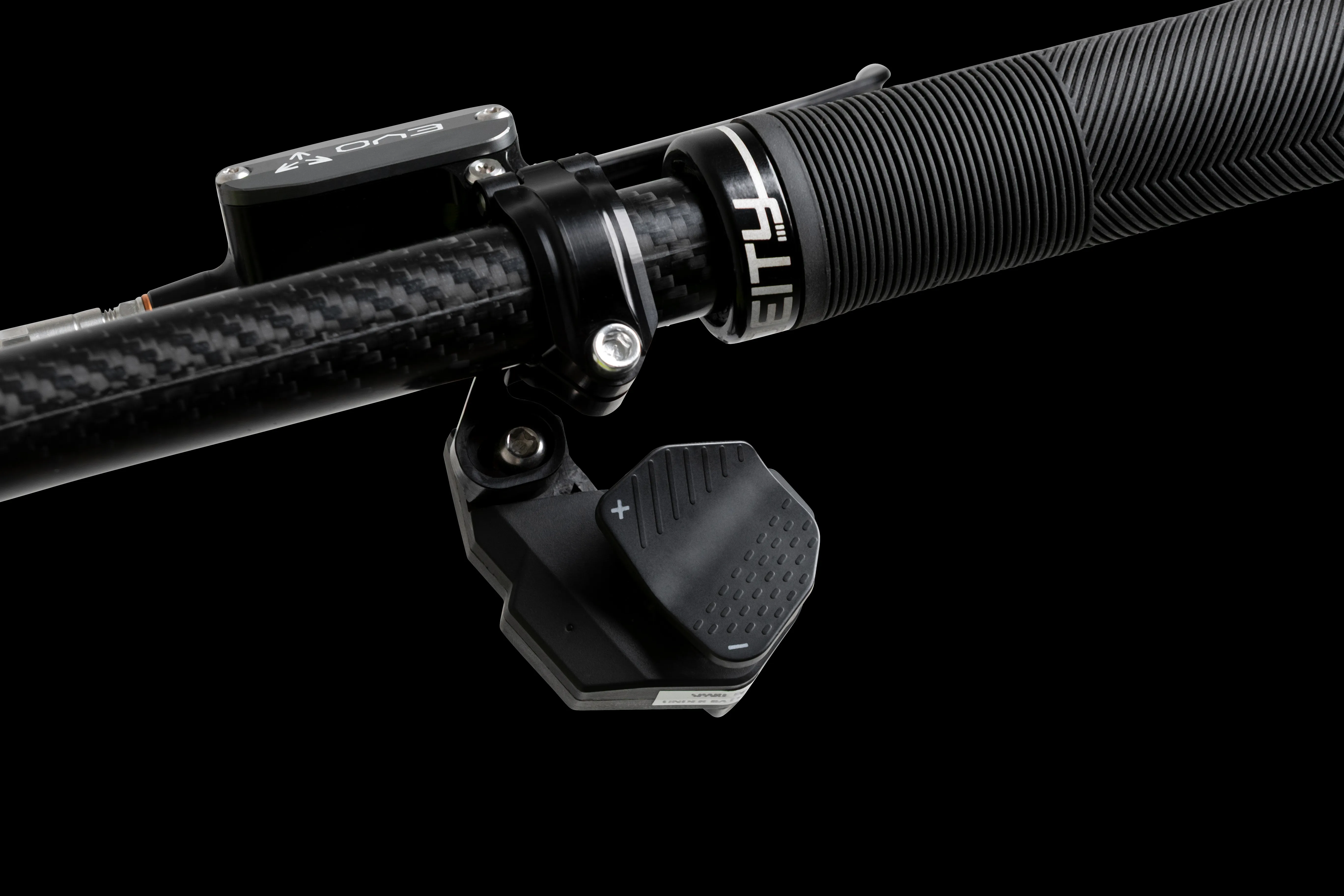 Intradrive wireless shifter mounted on a carbon handlebar