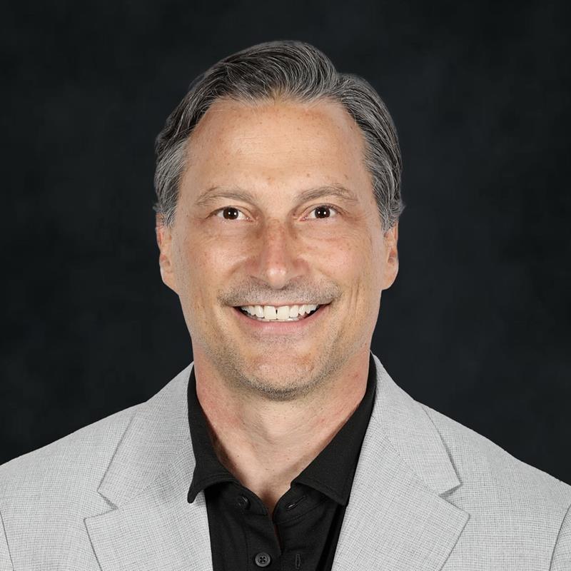 Head shot picture of hotel expert and Think Simplicity founder, Joseph Joe DeCiantis. 