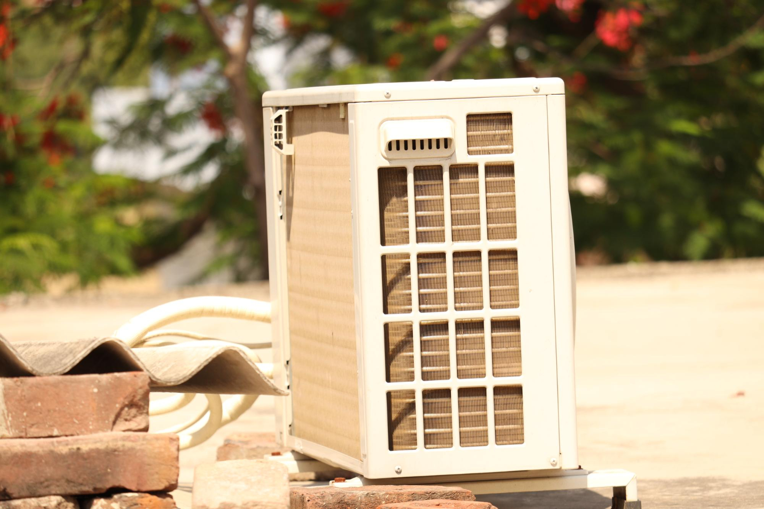 Why Is My AC Freezing Up In The Summer Heat In Manhattan Beach?