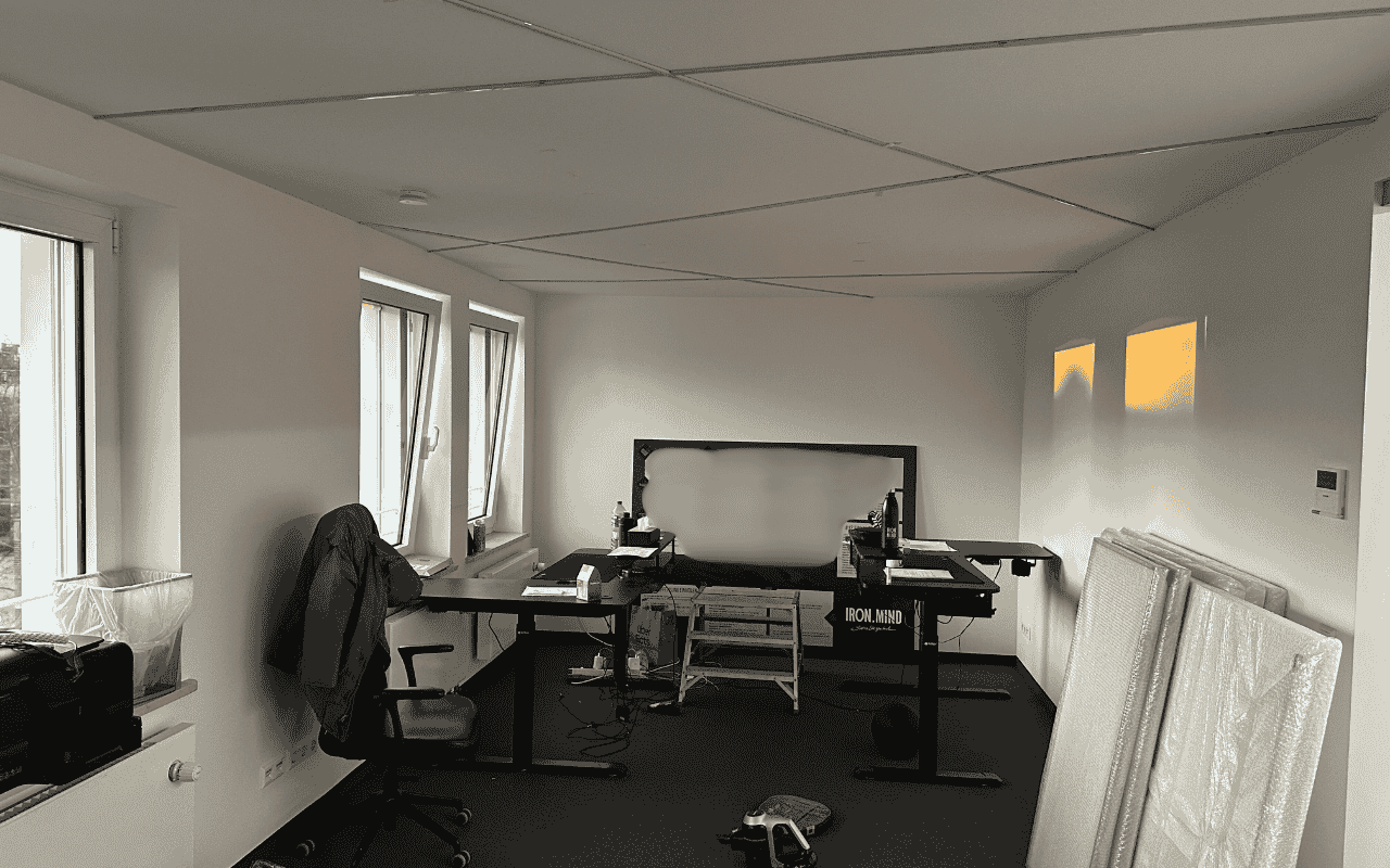 Vorher: Sales Office von IRON.MIND in Berlin ohne Akustikmaßnahmen