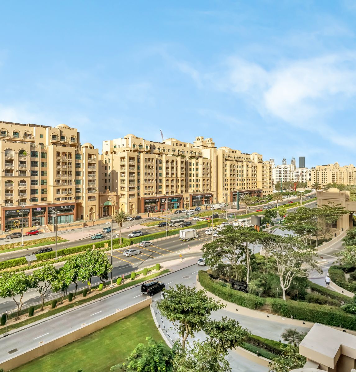 Palm Jumeirah: Short-Term Rentals vs Long-Term Rentals