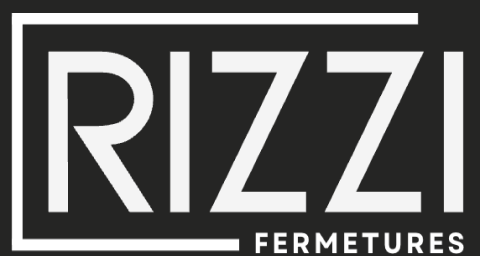 Logo RIZZI avec un cadre rectangulaire blanc et le texte FERMEURES au-dessous sur fond noir.