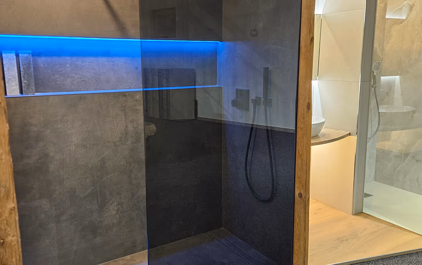 Moderne Badbeleuchtung von Fliesen Merx in Mühldorf