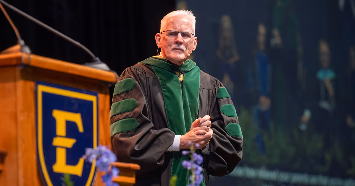 Dr. Randy Wykoff delivers the afternoon keynote address.