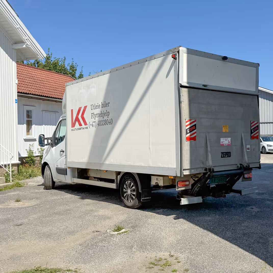 Opel Movano Skapbil bilde tatt bakfra 