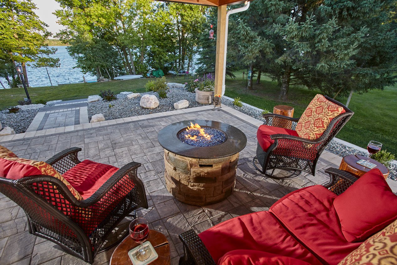 Grand CREST Bullnose Pavers