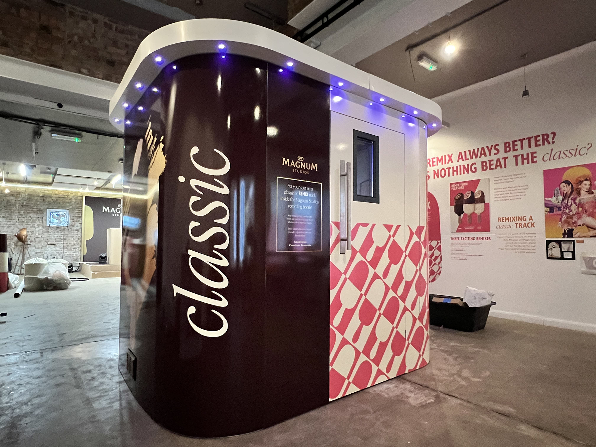 Magnum SingPod Karaoke Booth