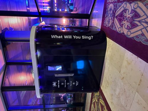 Instant Karaoke, Endless Applause