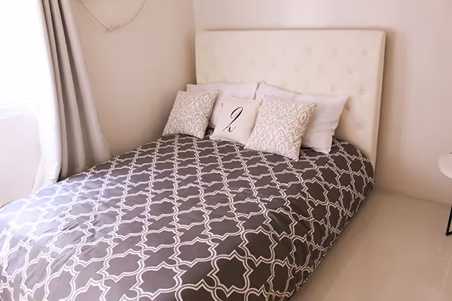 Functional kitchen and dining area with modern appliances at 2Torre Lorenzo.