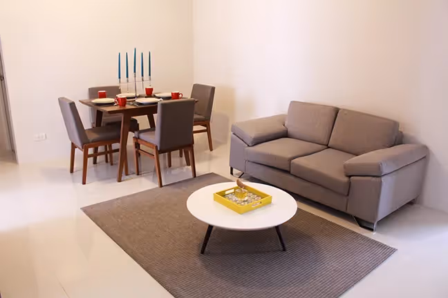 Cozy living room with a neutral sofa and coffee table at 2Torre Lorenzo.