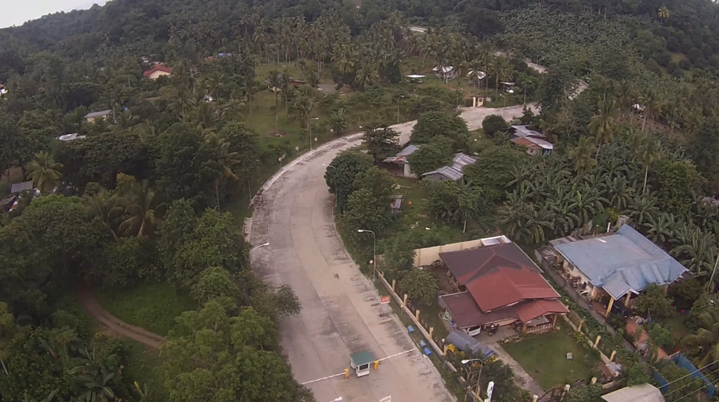 Aerial view of Ciudades Business Park surrounding greenery and fields. 