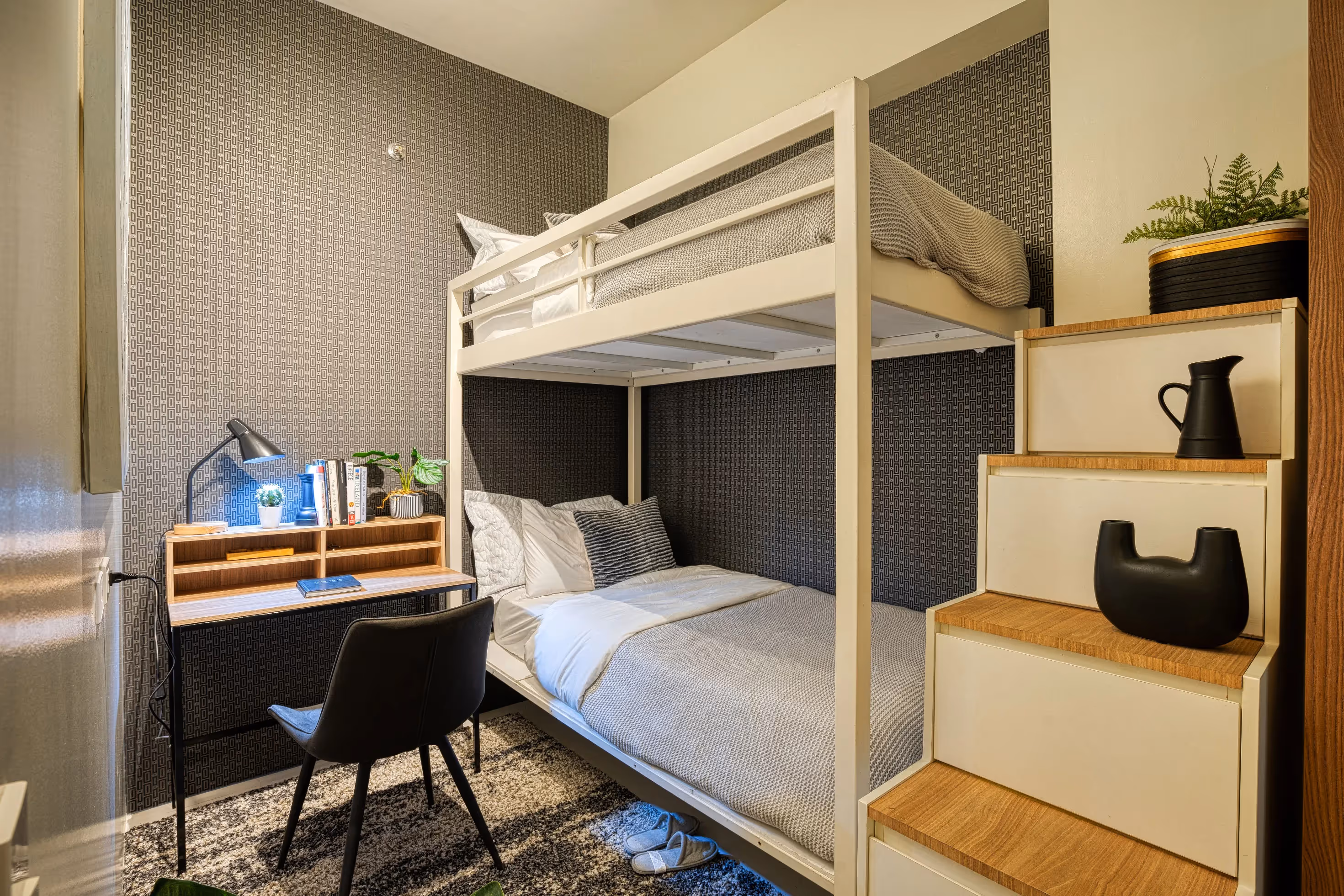 Functional bedroom layout with bunk bed and study table at 3Torre Lorenzo.