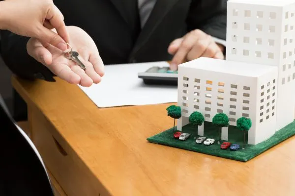 apartment-keys-handover-real-estate
