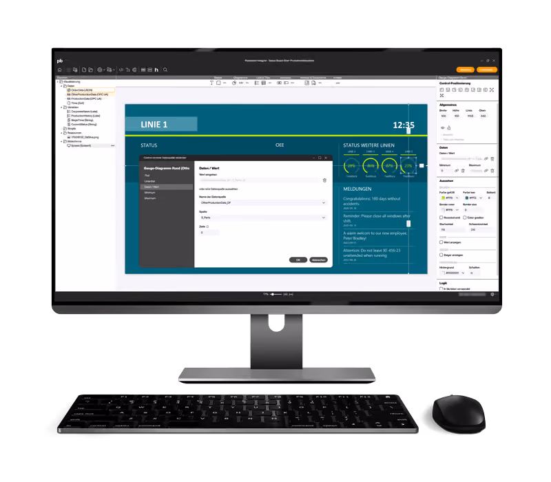 Mockup eines Desktop-Monitors mit geöffneter Peakboard Designer Software, die eine Benutzeroberfläche zur Produktionsüberwachung zeigt. In der Mitte ist ein Dialogfenster zur Datenbindung eines Textfelds geöffnet, um Prozentwerte aus einer Datenquelle anzuzeigen.