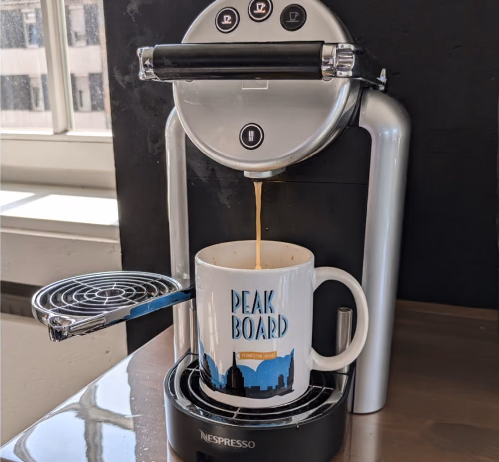 Peakboard Kaffeetasse gebrandet.
