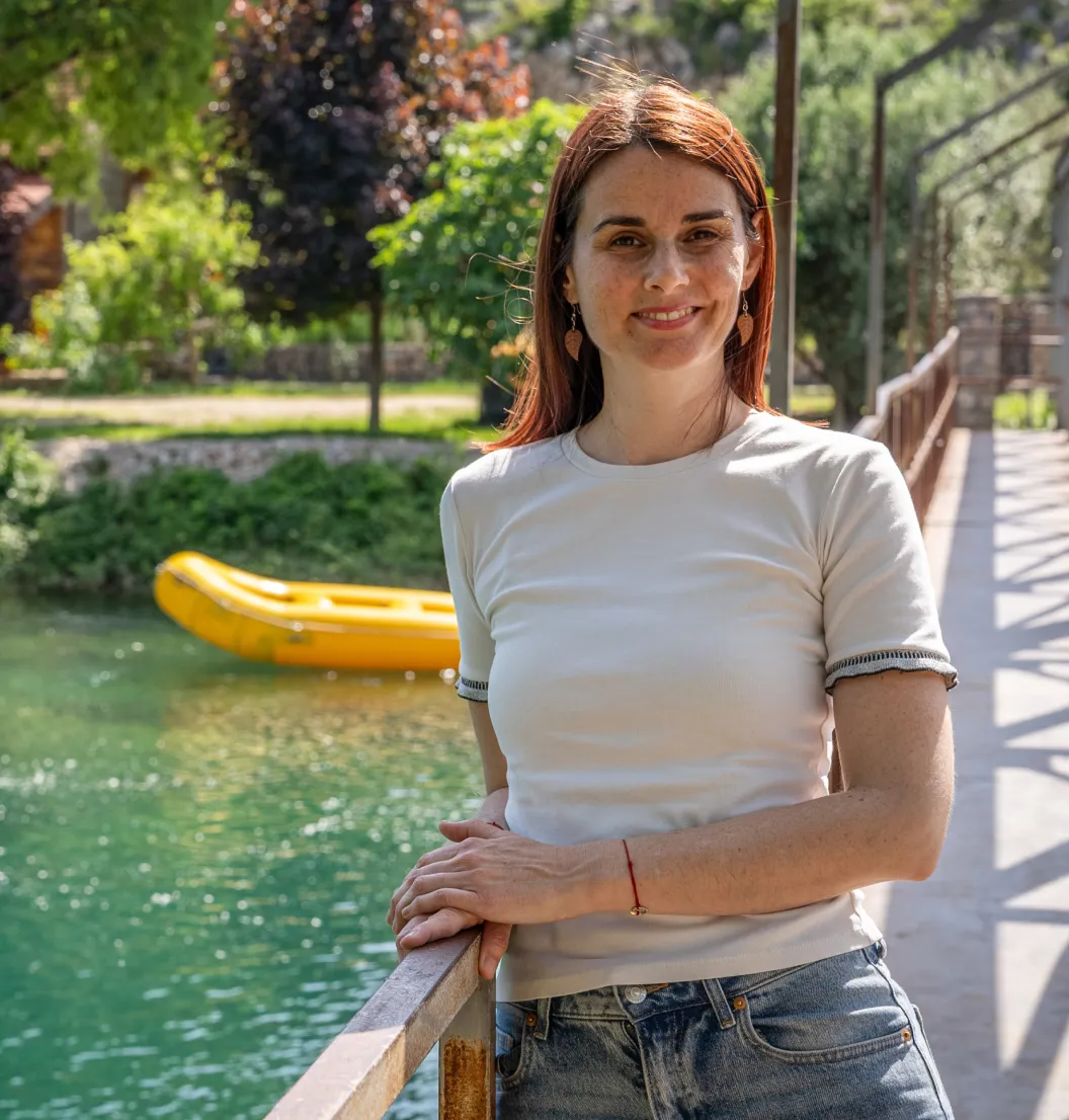 Taida Garibović leaning on a bridge