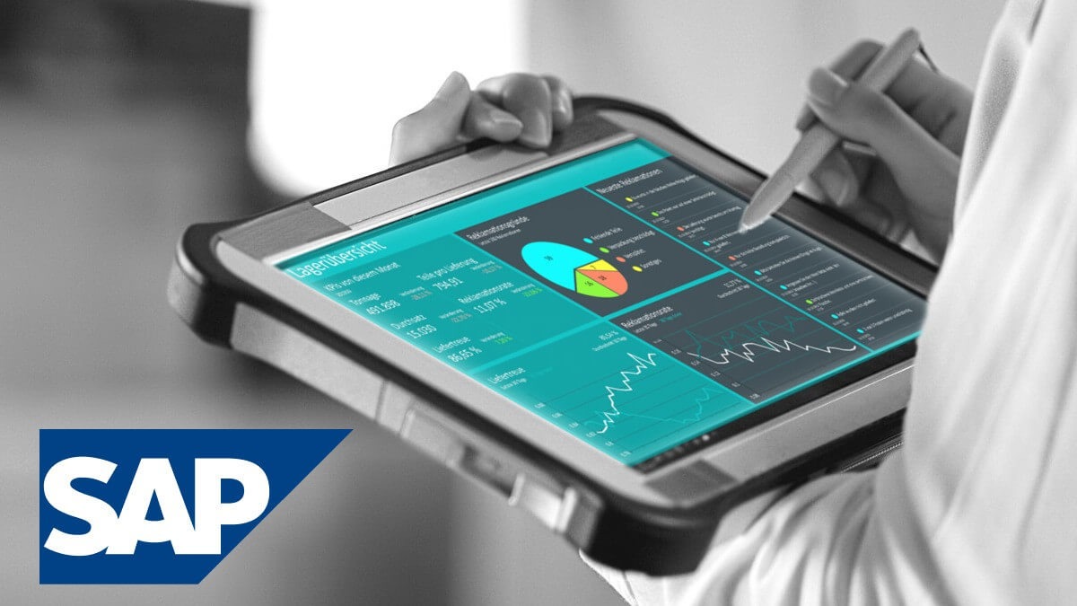 Interactive dashboard on an industrial tablet with SAP data visualization via Peakboard — user analyses warehouse figures and charts.
