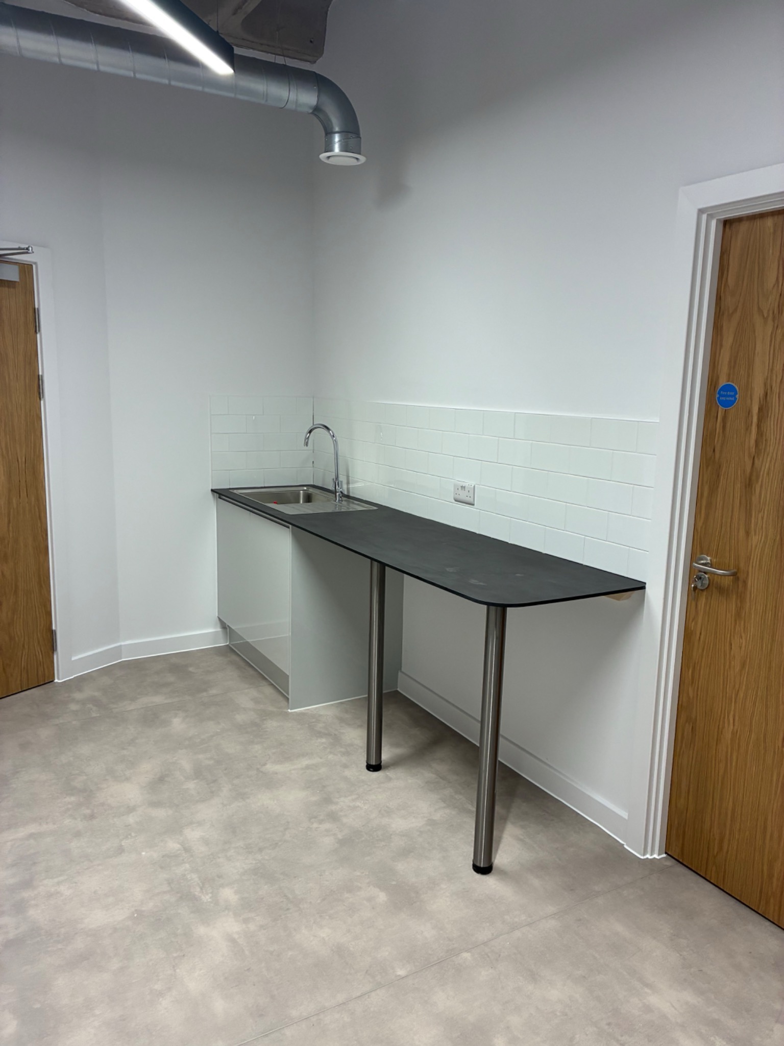 A new purpose-built wash-out area serving the painting and art space, providing a practical and durable facility for cleaning equipment and materials.