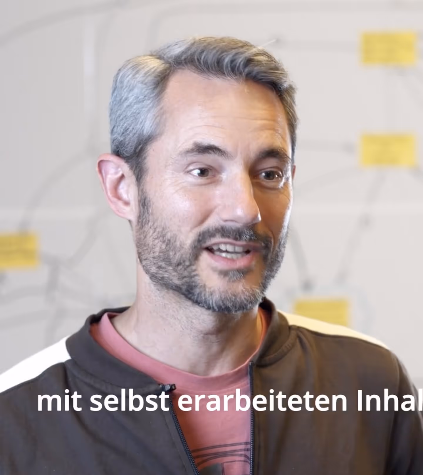 Glücklicher Teilnehmer des certified LeSS Practitioners von Lean Sherpas