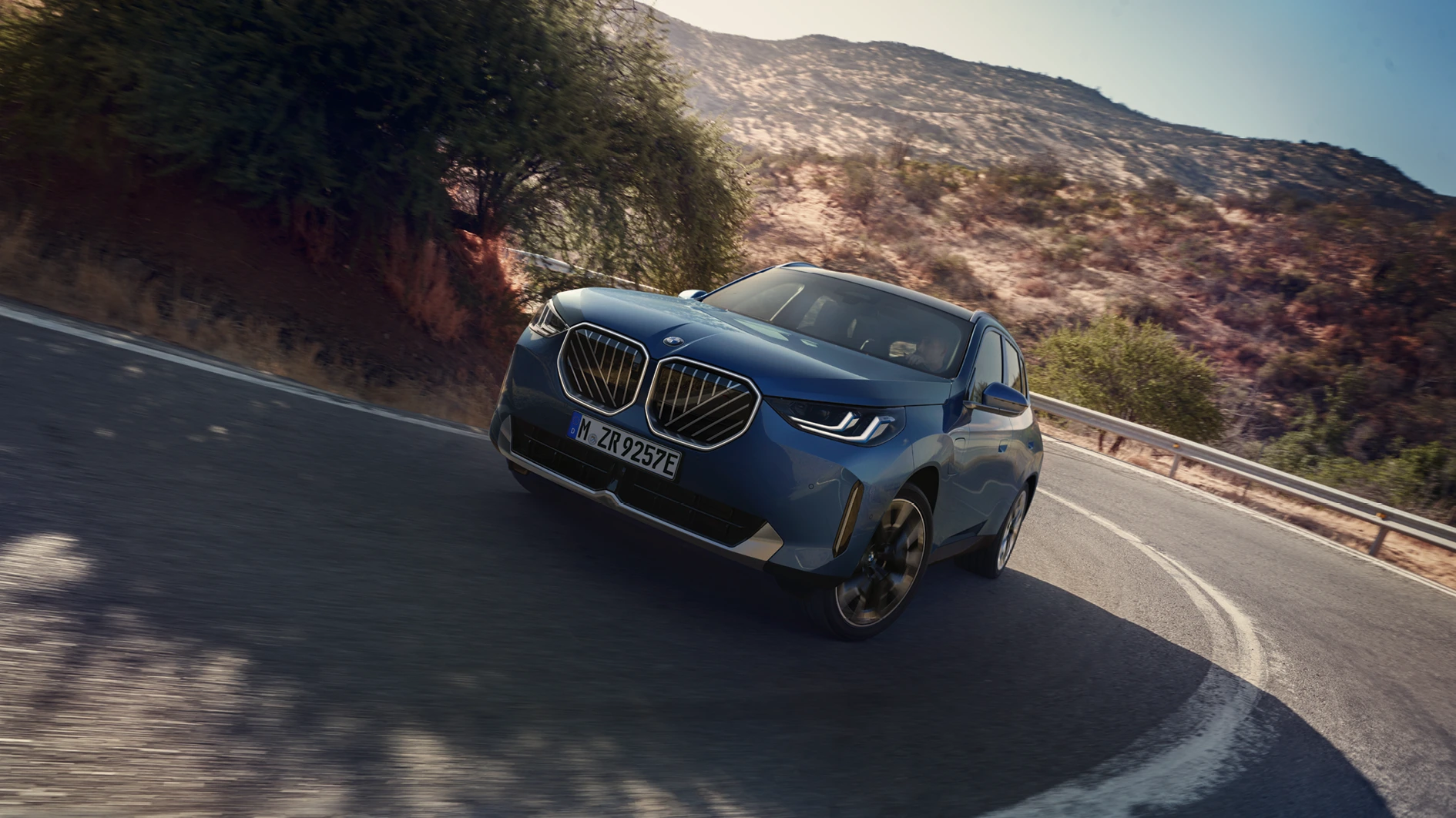 BMW X3 an der Küste mit Blick auf das Meer – MOTORHEIMAT Wagner-Schwarz in Kirchseeon, Traunstein, Altenmarkt, Wasserburg und Oberhaching