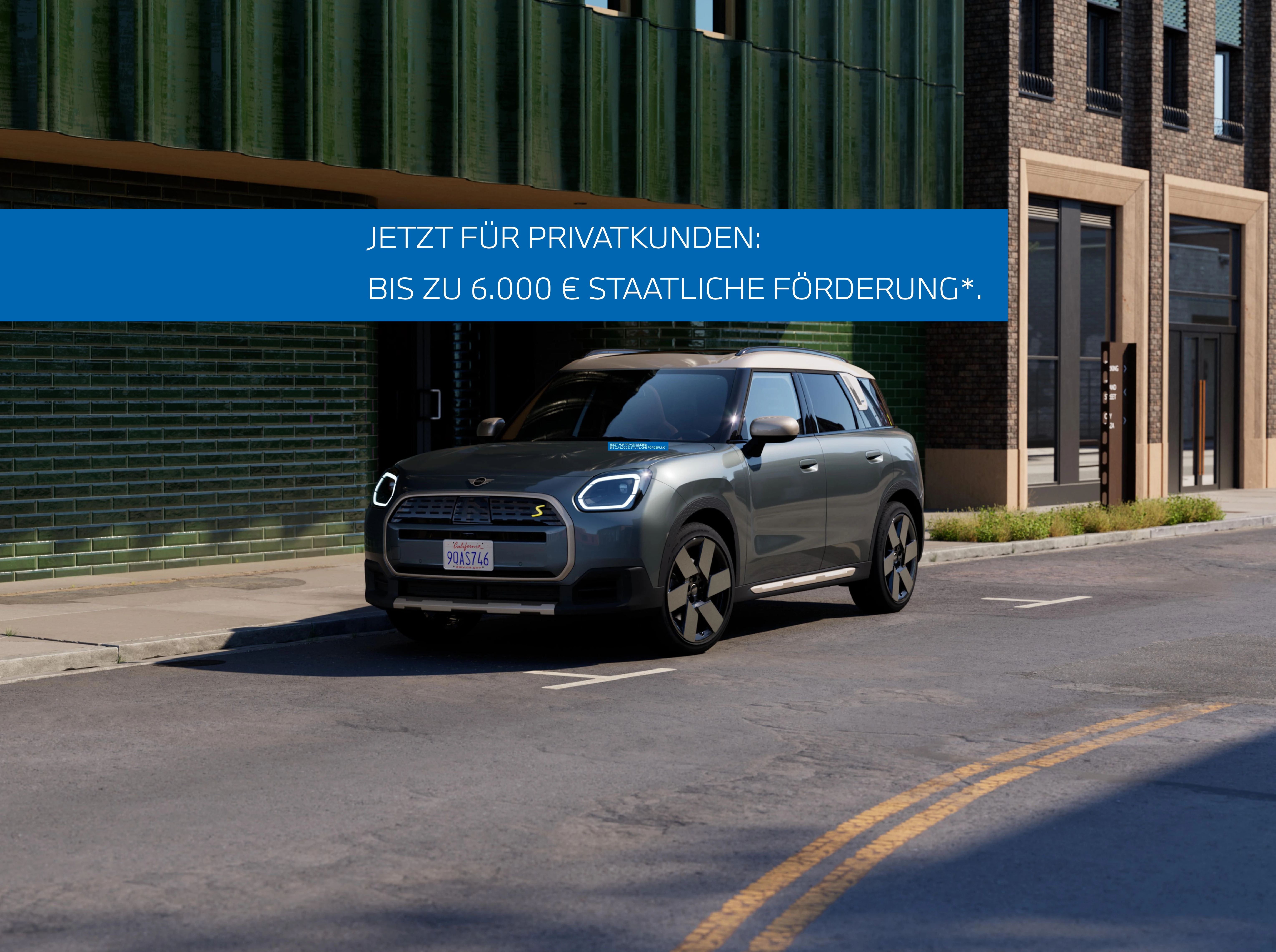 MINI Countryman stilvoll geparkt auf einer Straße – in der MOTORHEIMAT Wagner-Schwarz in Kirchseeon, Traunstein, Altenmarkt, Wasserburg und Oberhaching