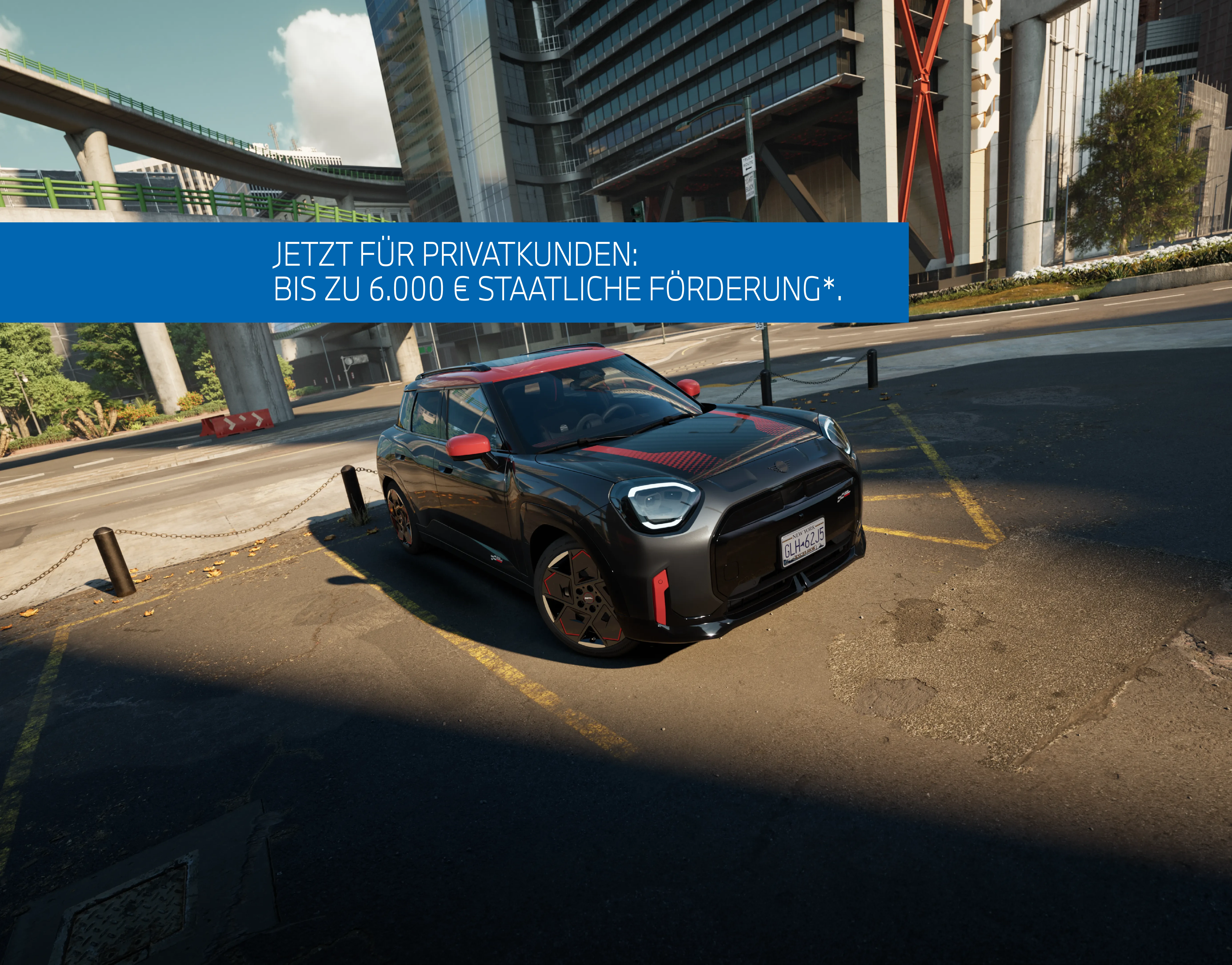 Schwarzer MINI JCW Aceman steht dynamisch auf einem Parkplatz in der Stadt – MOTORHEIMAT Wagner-Schwarz in Kirchseeon, Traunstein, Altenmarkt, Wasserburg und Oberhaching