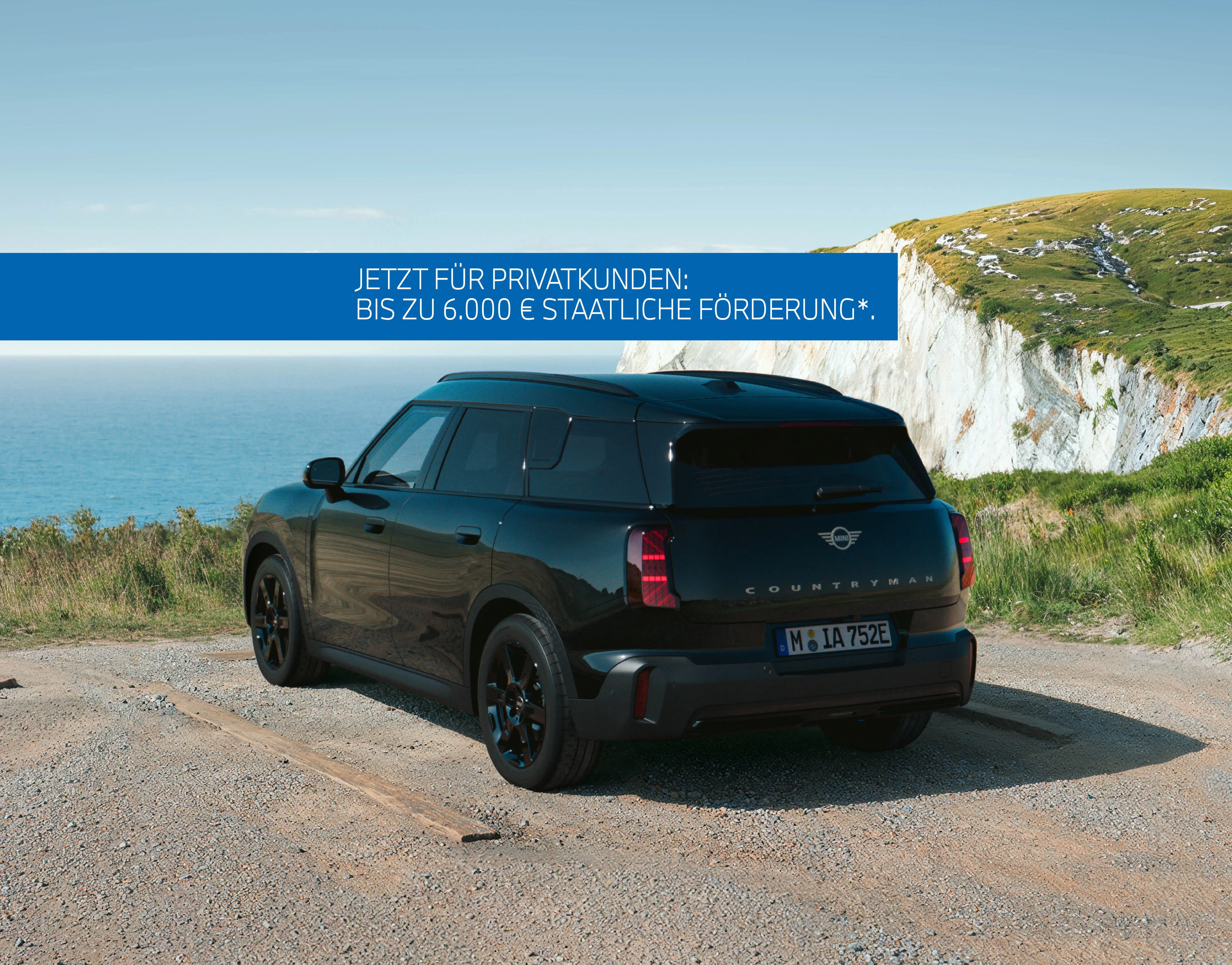 MINI Flotte für Gewerbekunden vor blauer Wand – in der MOTORHEIMAT Wagner-Schwarz in Kirchseeon, Traunstein, Altenmarkt, Wasserburg und Oberhaching