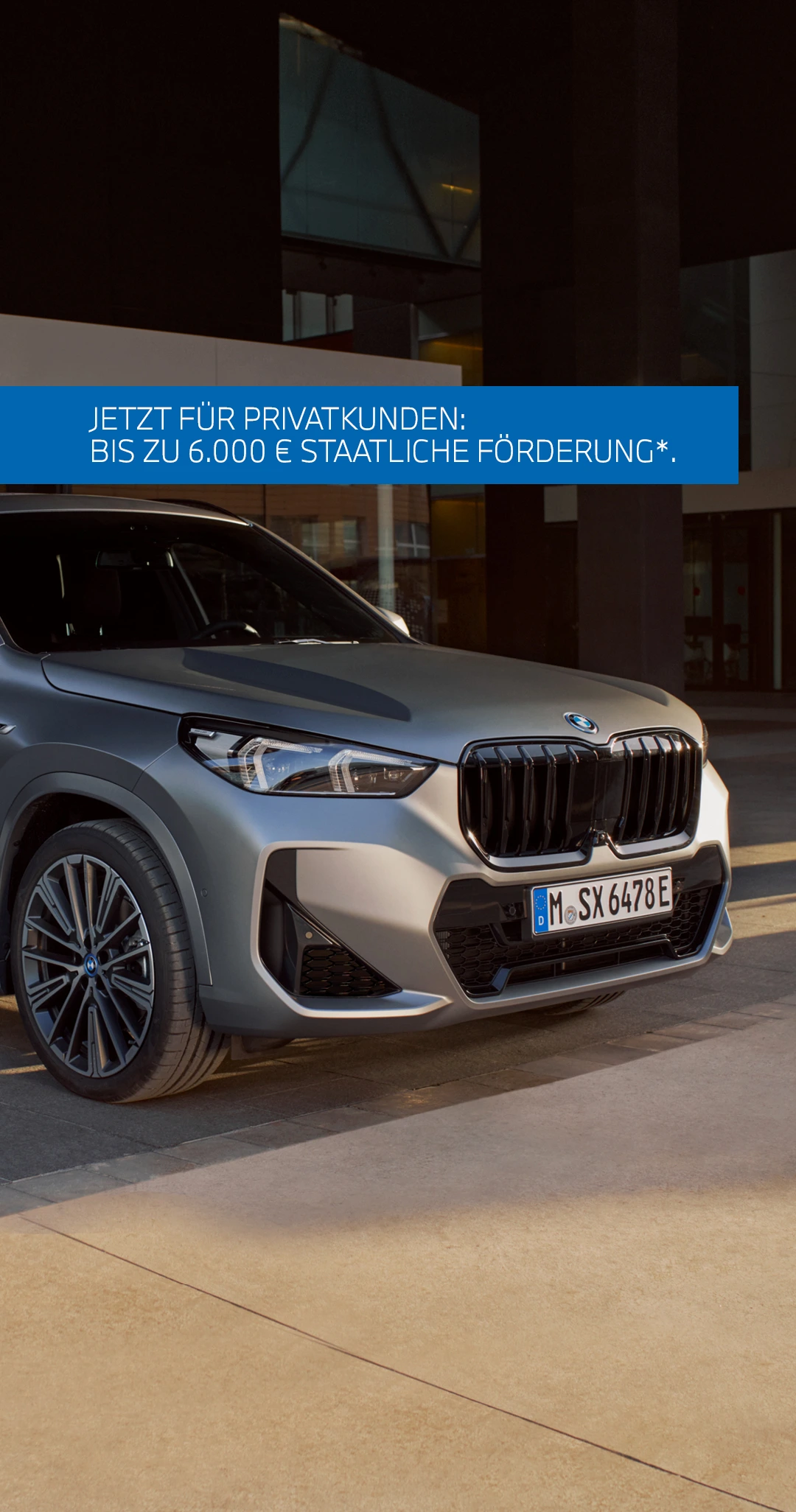 Mattgrauer BMW X1 SUV parkt stilvoll auf dem Asphalt – Fahrspaß und Abenteuer mit MOTORHEIMAT Wagner-Schwarz in Kirchseeon, Traunstein, Altenmarkt, Wasserburg und Oberhaching