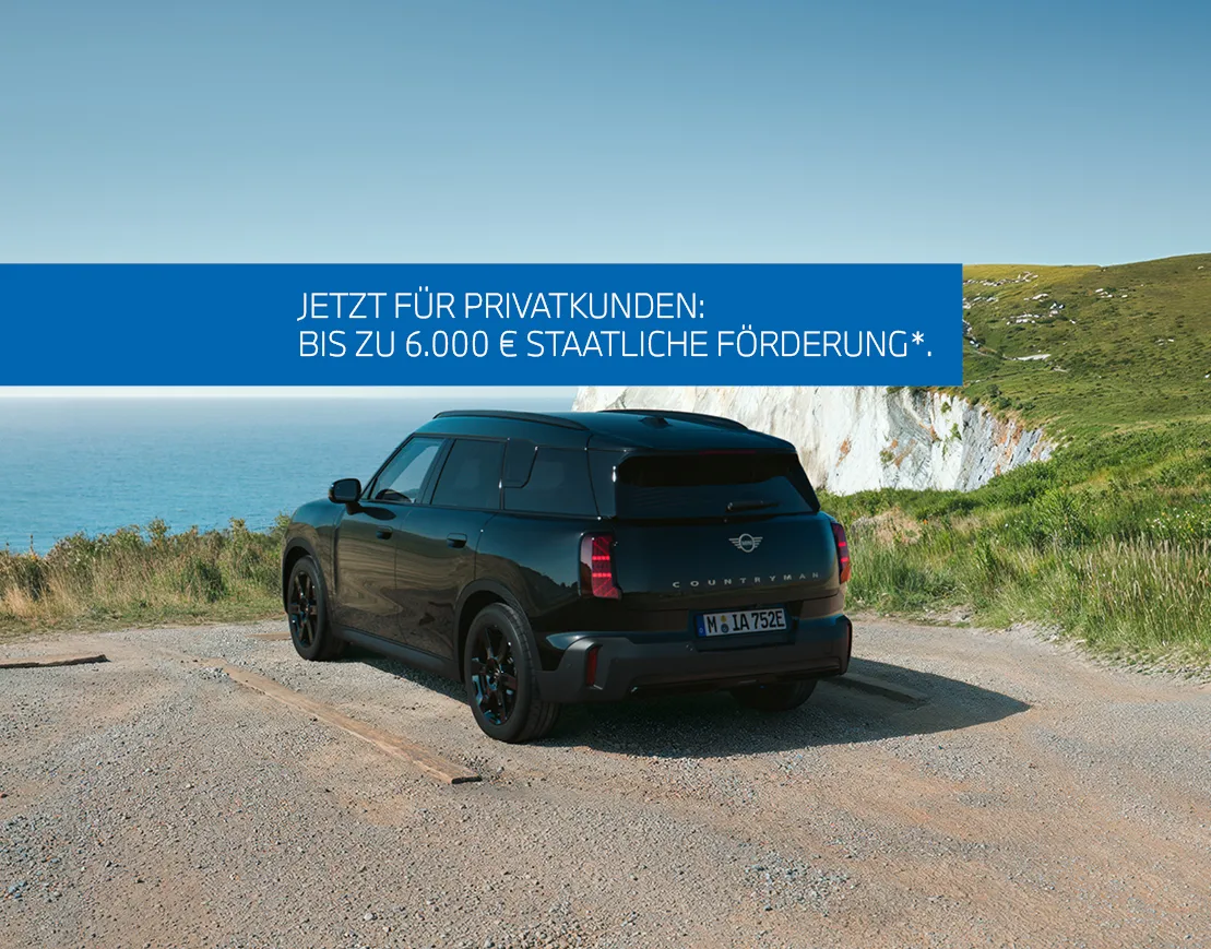 MINI Flotte für Gewerbekunden vor blauer Wand – in der MOTORHEIMAT Wagner-Schwarz in Kirchseeon, Traunstein, Altenmarkt, Wasserburg und Oberhaching