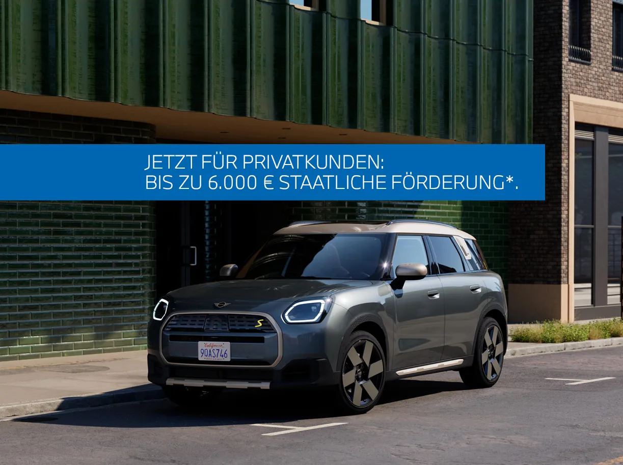 MINI Countryman stilvoll geparkt auf einer Straße – in der MOTORHEIMAT Wagner-Schwarz in Kirchseeon, Traunstein, Altenmarkt, Wasserburg und Oberhaching