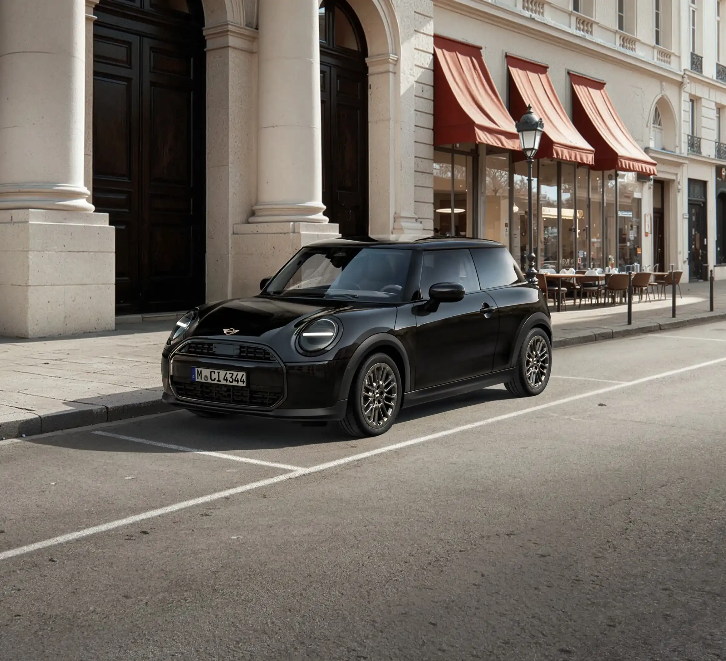 Schwarzer MINI Cooper in einer Stadtpassage – in der MOTORHEIMAT Wagner-Schwarz in Kirchseeon, Traunstein, Altenmarkt, Wasserburg und Oberhaching