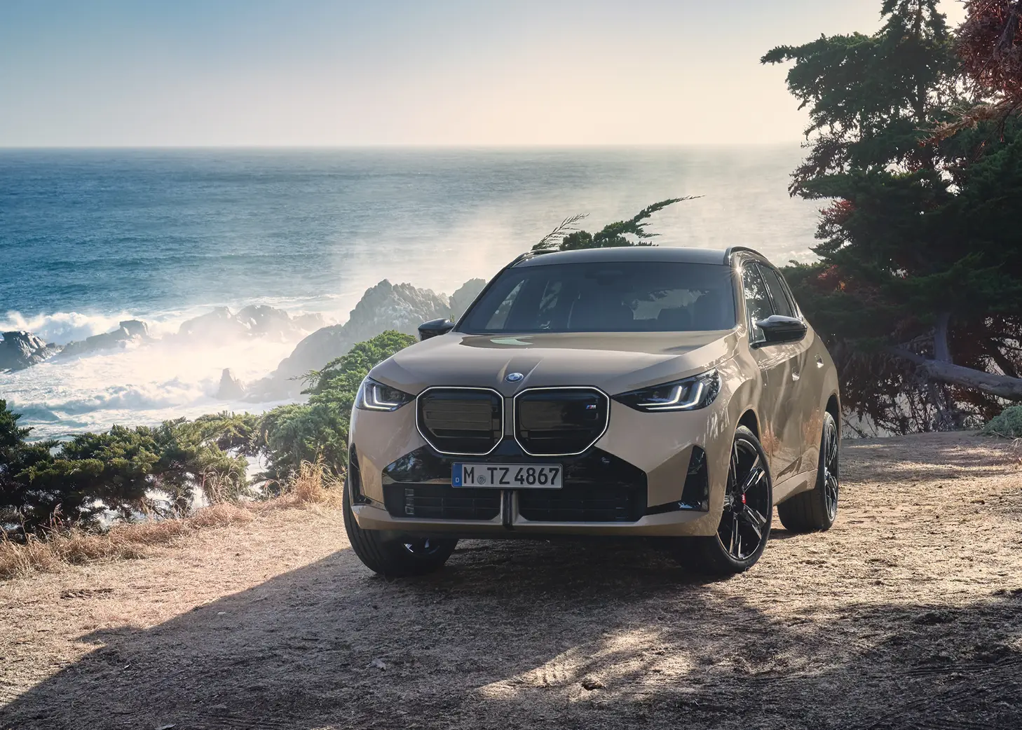 BMW X3 an der Küste mit Blick auf das Meer – MOTORHEIMAT Wagner-Schwarz in Kirchseeon, Traunstein, Altenmarkt, Wasserburg und Oberhaching