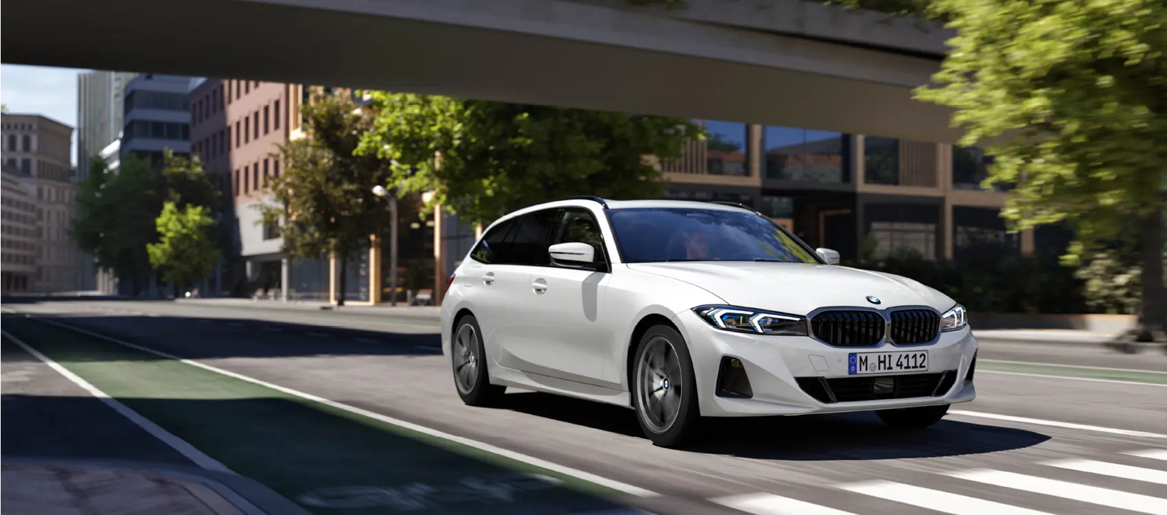 Weißer BMW 3er auf einer Straße – MOTORHEIMAT Wagner-Schwarz in Kirchseeon, Traunstein, Altenmarkt, Wasserburg und Oberhaching