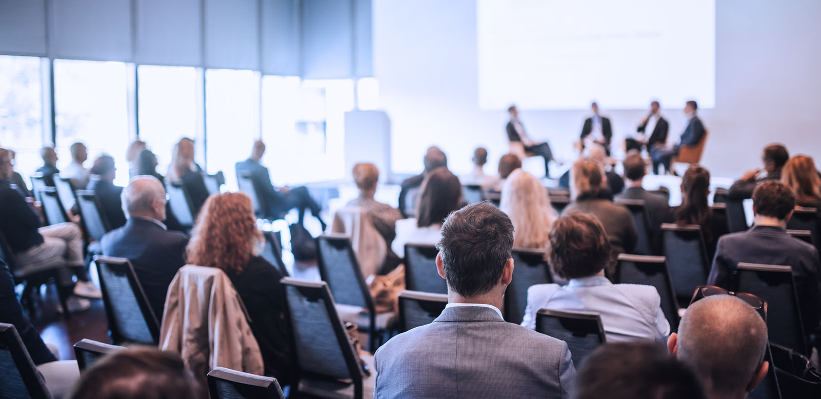 Menschen auf Konferenz