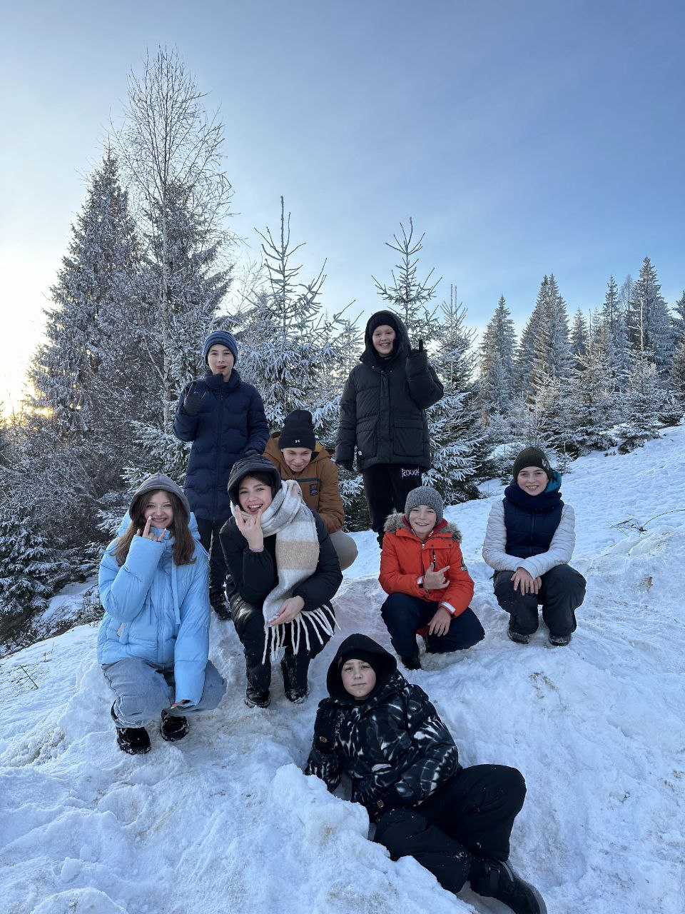 Діти знаходять нових друзів у літньому таборі