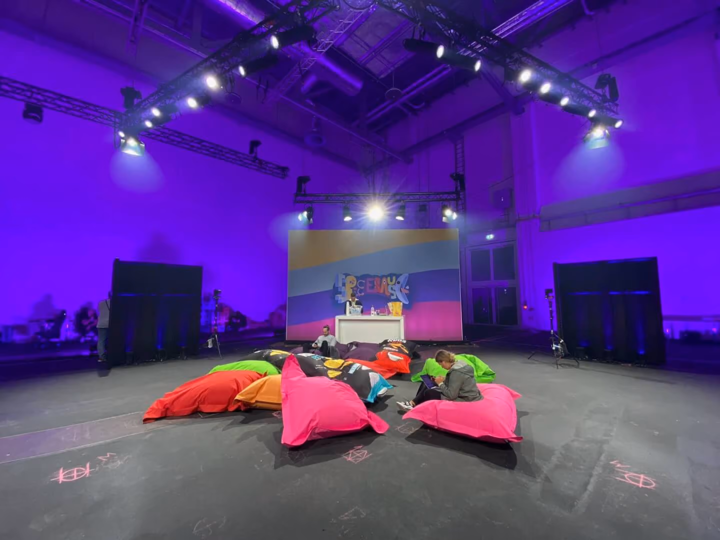 Hybrid event production setup by photon