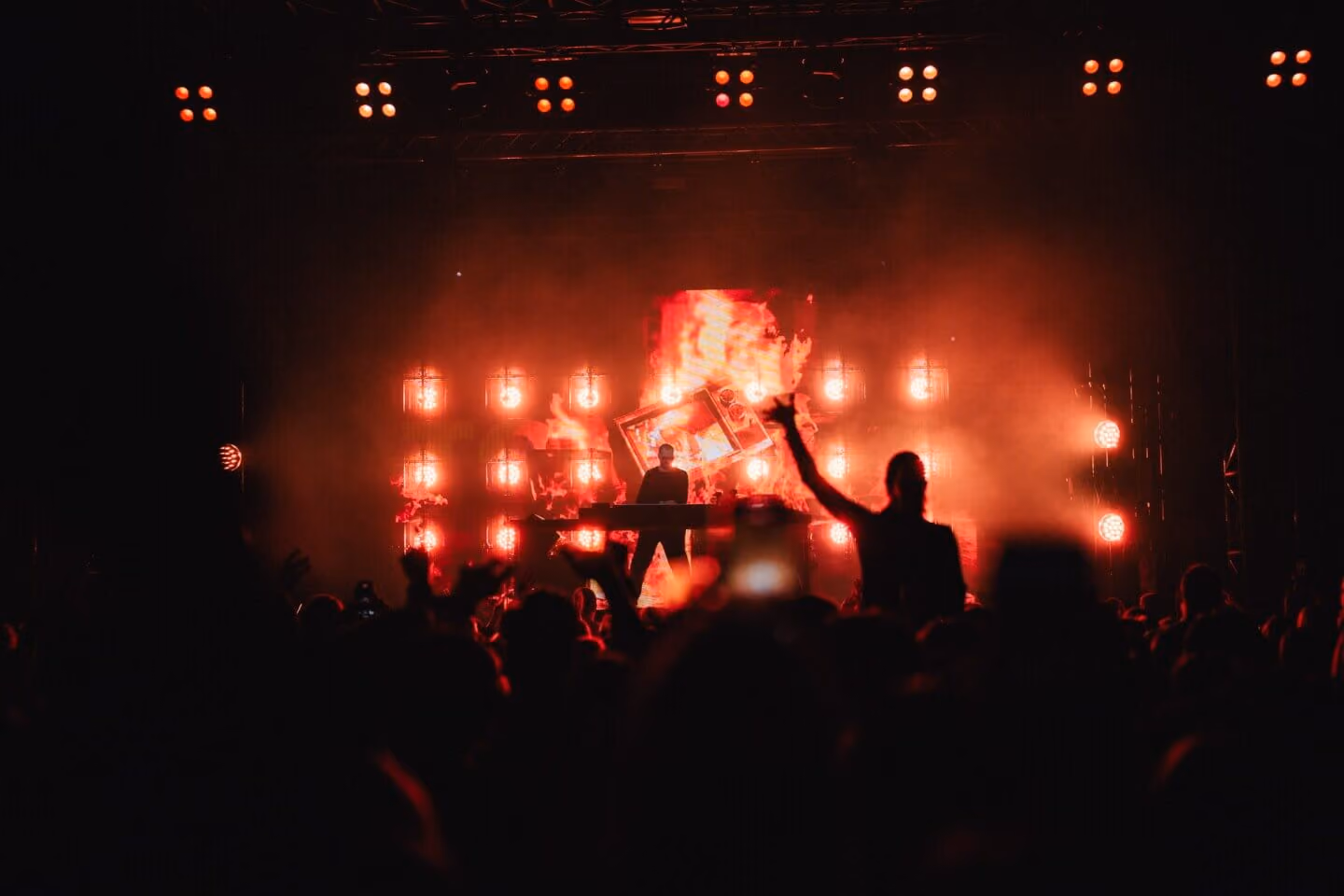 David Puentez Goes Not Tour 2025 with a transparent LED wall and lighting by photon