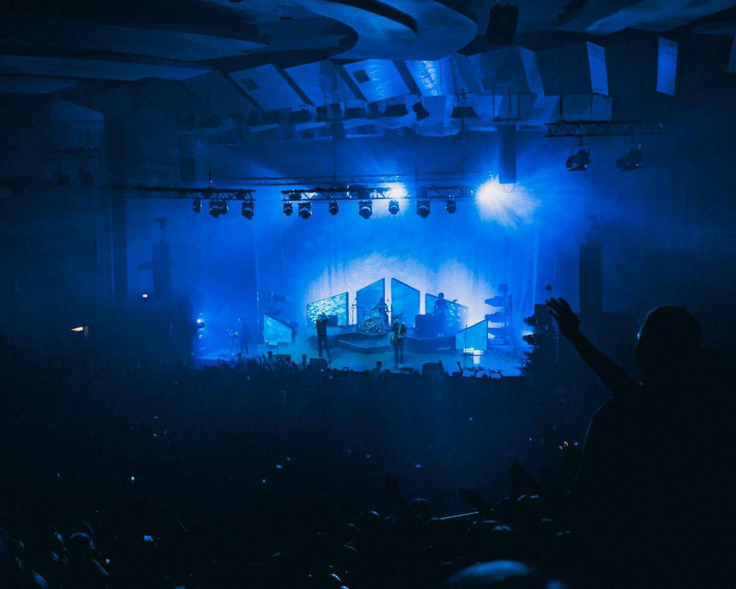 Lumpenpack Nie wieder Wach Tour 2025 concert with stage lighting by photon