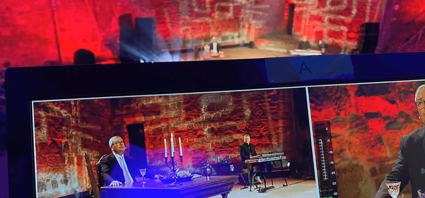 Open-air TV production at Burg Wilhelmstein with atmospheric lighting by photon