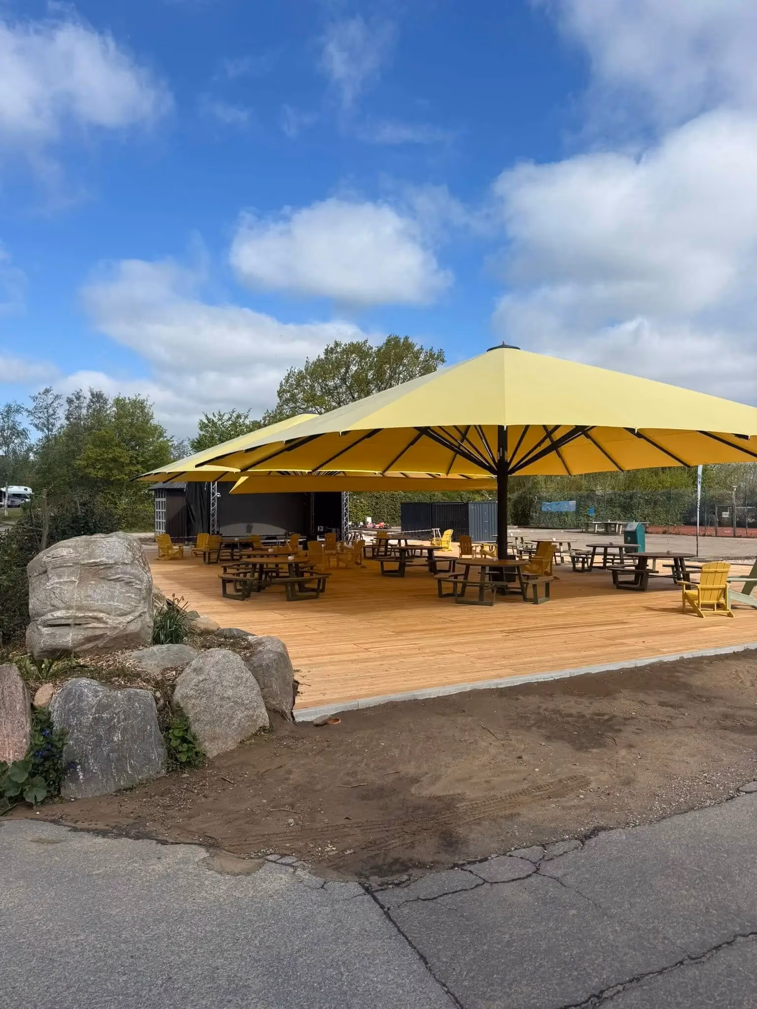 Bühnen-Festinstallation Campingplatz Waabs an der Ostsee – Lichttechnik der Festinstallation von photon Veranstaltungstechnik
