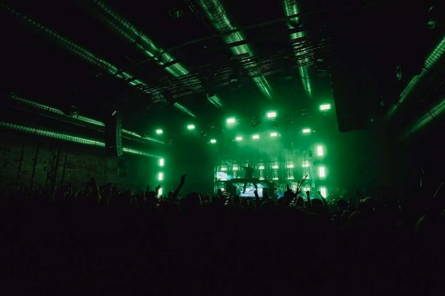 David Puentez – More Goes Not Tour 2025 – Lichtstimmung in der Halle von photon Veranstaltungstechnik
