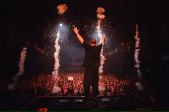 David Puentez – More Goes Not Tour 2025 – Bühnenlicht der DJ-Show von photon Veranstaltungstechnik