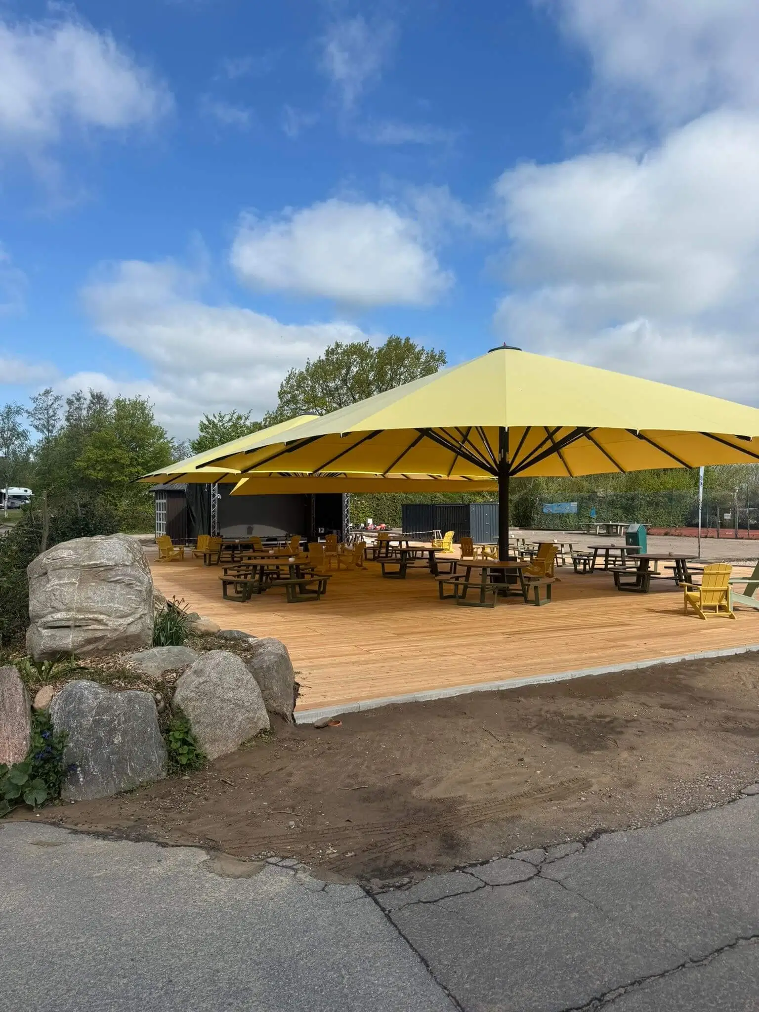 Bühnen-Festinstallation Campingplatz Waabs an der Ostsee – Lichttechnik der Festinstallation von photon Veranstaltungstechnik