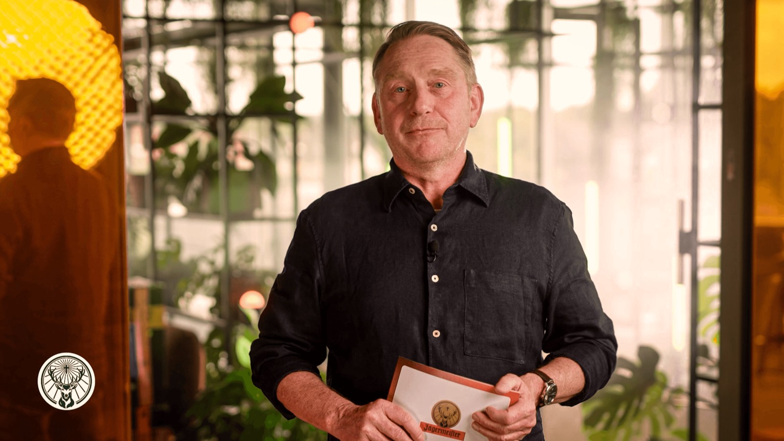Jägermeister Townhall Show 2024 – presenter in the warmly lit coworking set