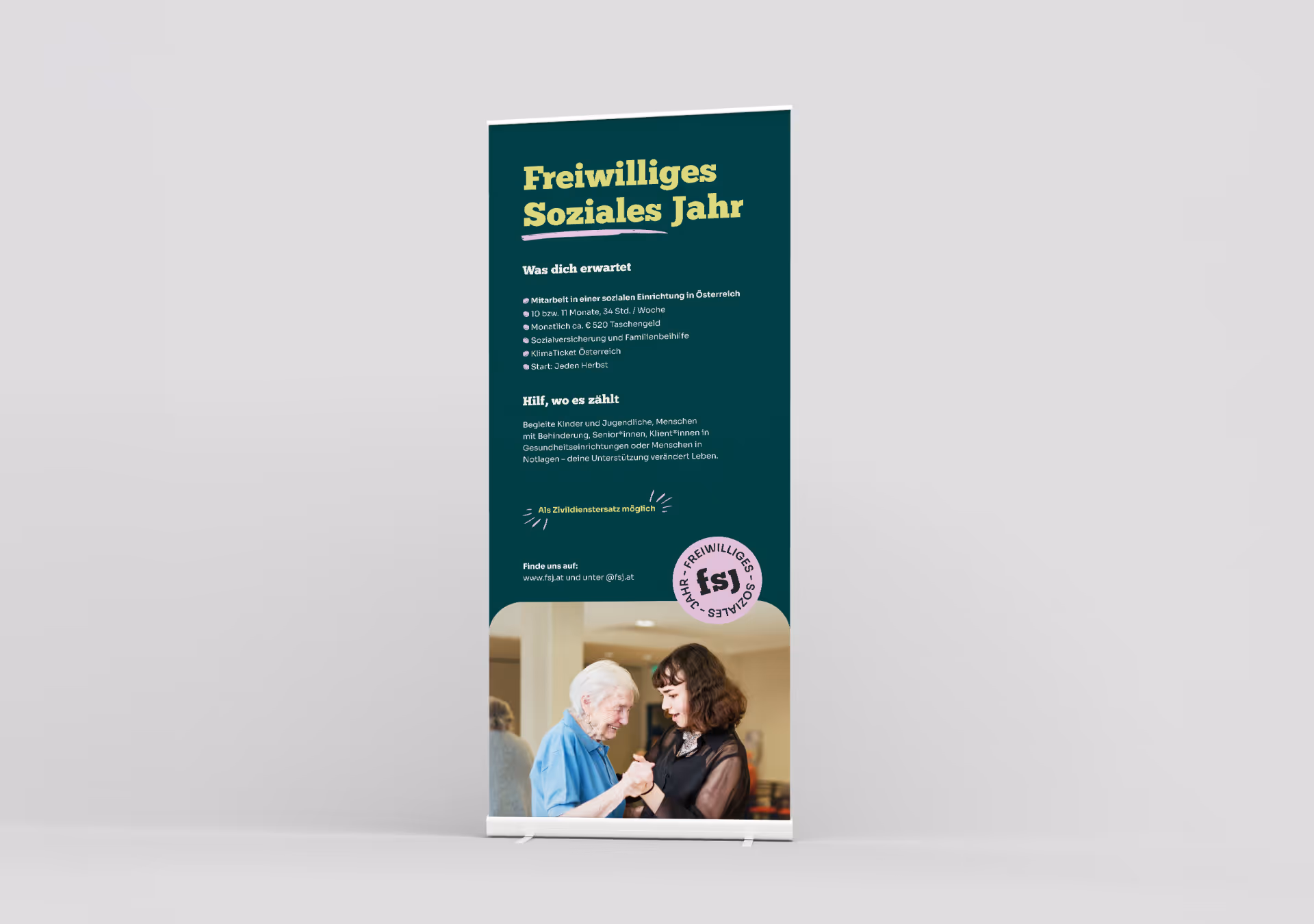 Roll-up-Banner des Freiwilligen Sozialen Jahrs mit Informationen zu Einsatz und Rahmenbedingungen im neuen Branding, entstanden im Zuge des Re-Brandings durch die Marketingagentur Achtzehn Grad.