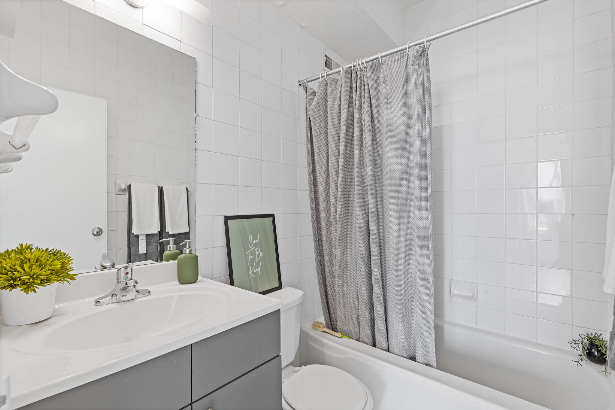 nicely decorated bathroom with tub