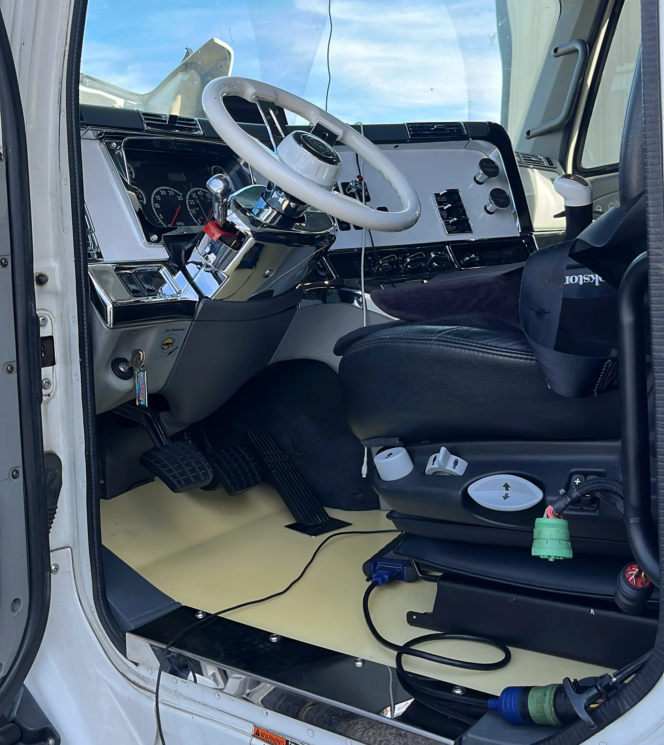 Heavy-duty computer diagnostics and system testing at TractoAuto LLC