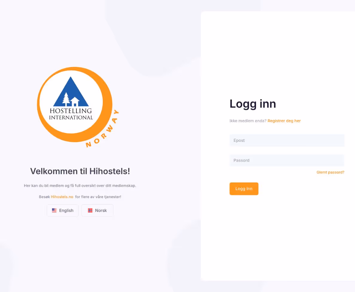 En innloggingsside for Hostelling International Norge. Venstre side viser logoen og velkomstteksten på norsk, med norske og engelske språkalternativer. Høyre side har felt for e-post, passord og en "Logg inn"-knapp.